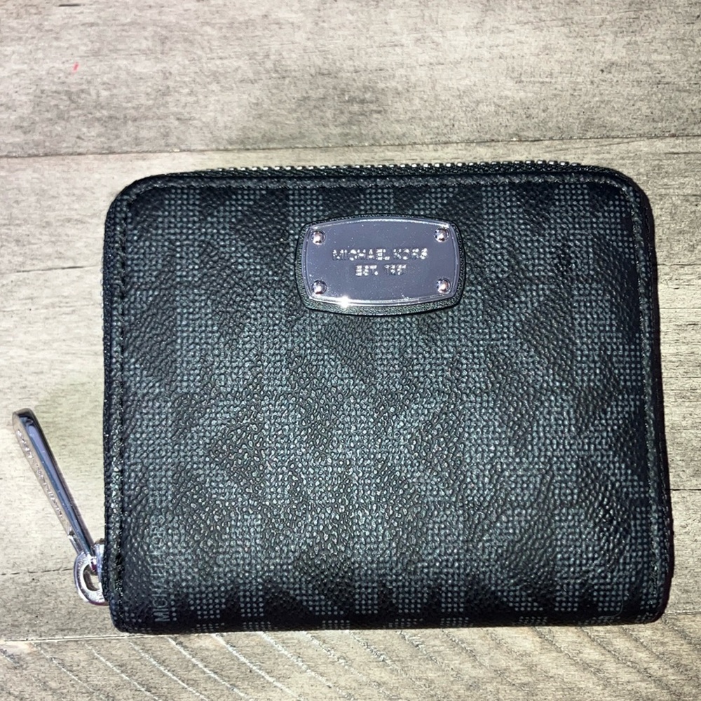 Michael Kors zippy mini wallet